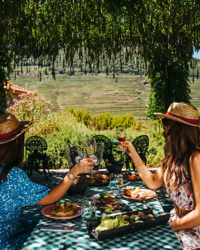 Entre vinhas e história, um refúgio no coração do Douro.

Visite a Quinta da Roêda e viva uma experiência inesquecível com um piquenique no Douro acompanhado pelos melhores vinhos do Porto Croft. 

Uma pausa perfeita para saborear a paisagem deslumbrante e o legado de um dos mais emblemáticos produtores de vinho do Porto. 🍷

📍 Clique no link da bio para reservar já a sua experiência e descubra o encanto da Roêda. 

//

Between vineyards and history, a refuge in the heart of the Douro.

Visit Quinta da Roêda and enjoy an unforgettable experience with a picnic in the Douro accompanied by the best Croft Port wines. 

A perfect break to savour the stunning landscape and the legacy of one of the most emblematic Port wine producers. 🍷

📍 Click the link in our bio to book your experience now and discover the charm of Roêda. 

//

#CroftPort #QuintaDaRoeda #Picnic #PortWine